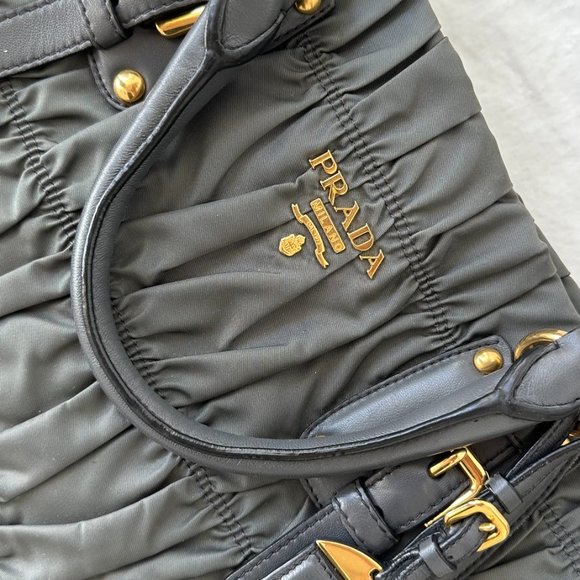 Prada - Grey Tessuto Gaufre Nylon - Crossbody Bag - Picture 3 of 16